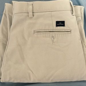 Dockers White Khaki Pants (W36 L34)